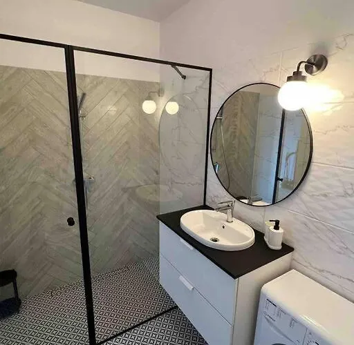 New 1 Bed With Balcony, Local Amenities * Varşova