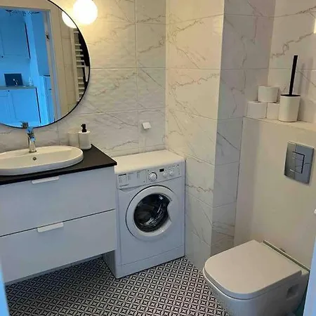 New 1 Bed With Balcony, Local Amenities *