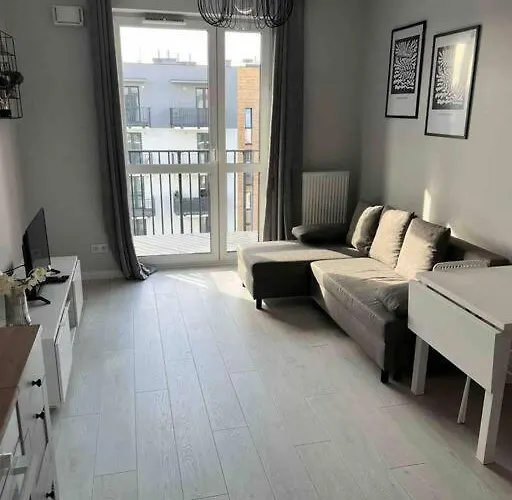 New 1 Bed With Balcony, Local Amenities Apartment